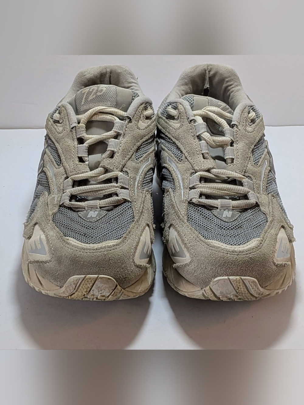 New Balance 725 Sneakers Beige Grey Women’s 9 / Men’s 7.5 Running Shoes - Picture 3 of 6